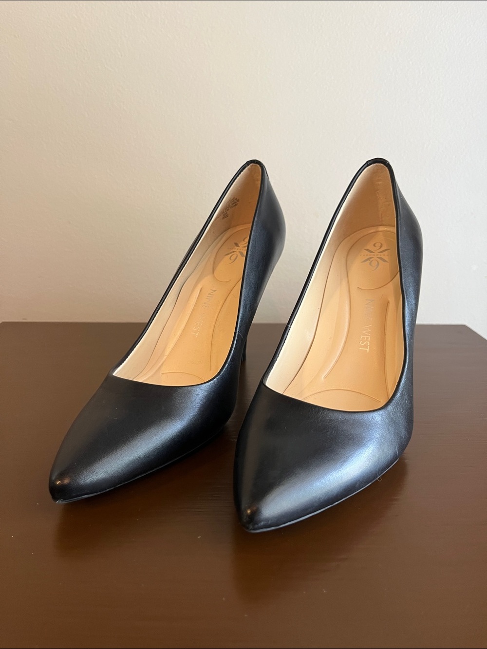 Nine West Black Pointed-Toe Leather Pumps - Classic Work Heels